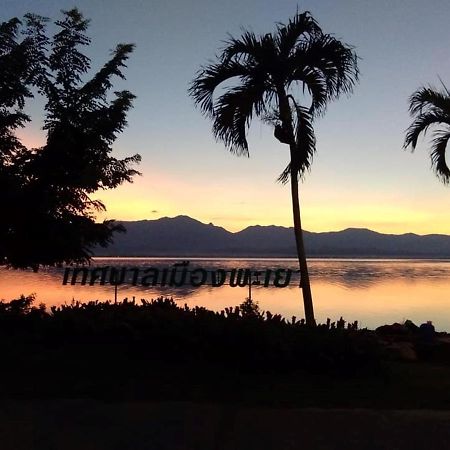 Kwan Phayao Lake House Exterior photo